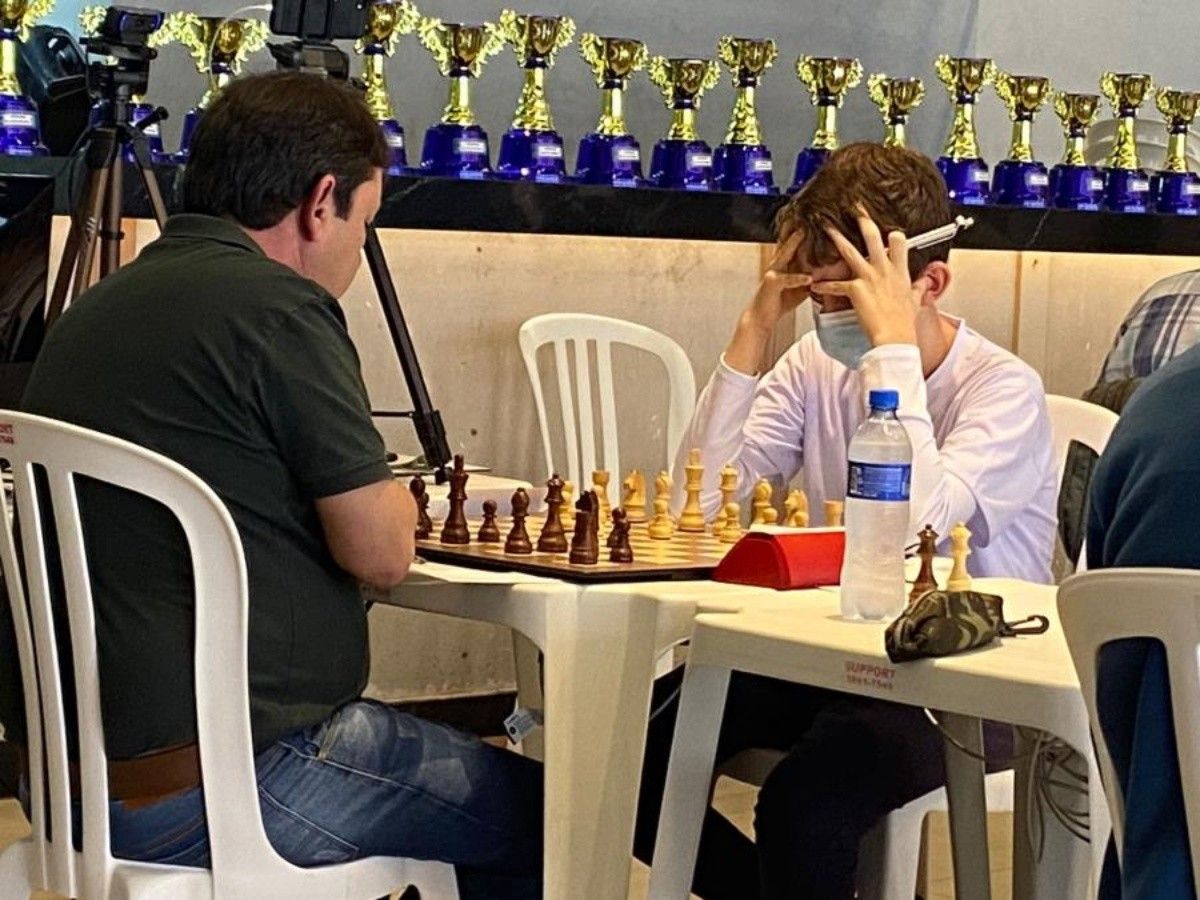 Garoto de oito anos vence campeonato mundial de xadrez