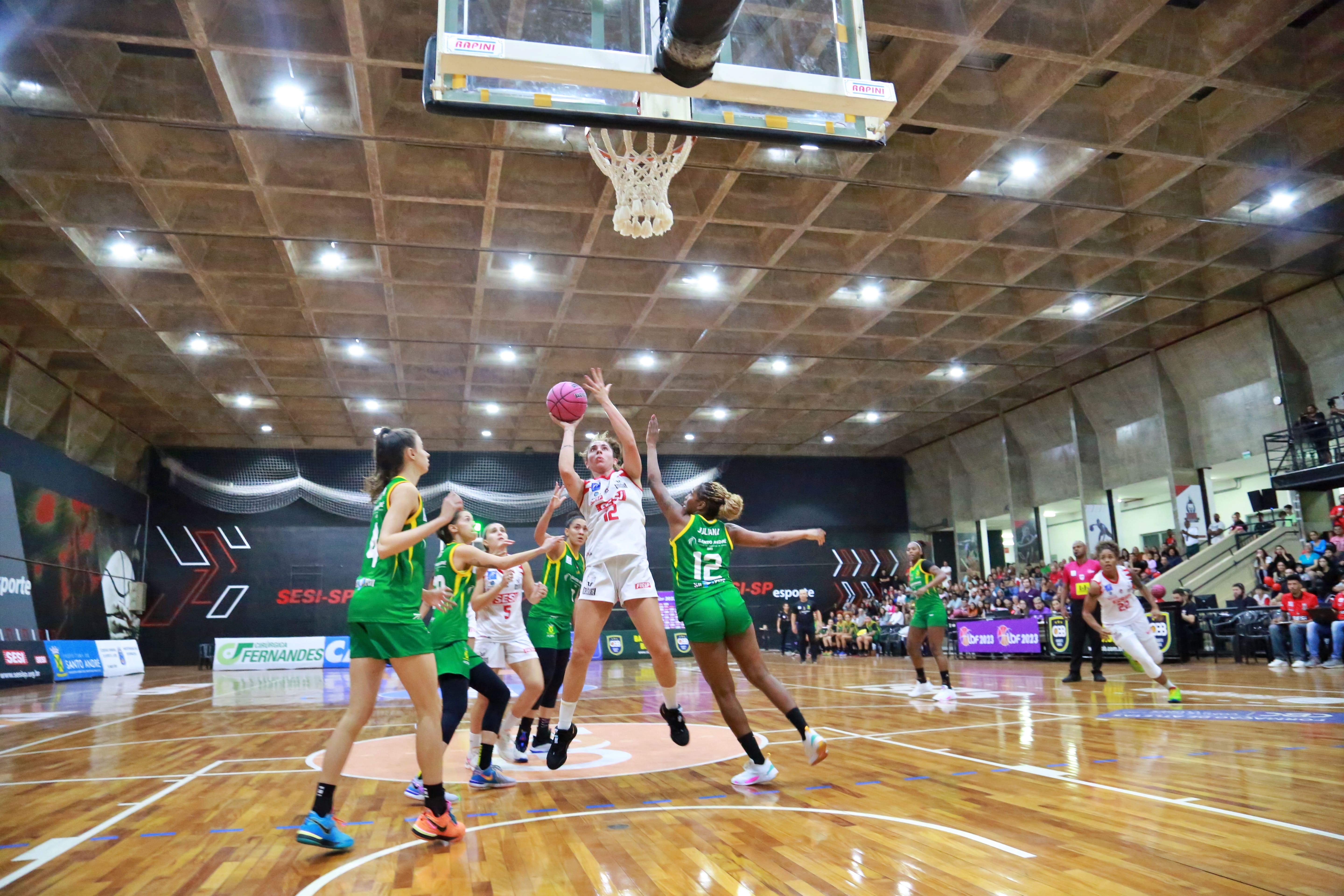 Blumenau e Sampaio Basquete avançam e estão nas semis da LBF