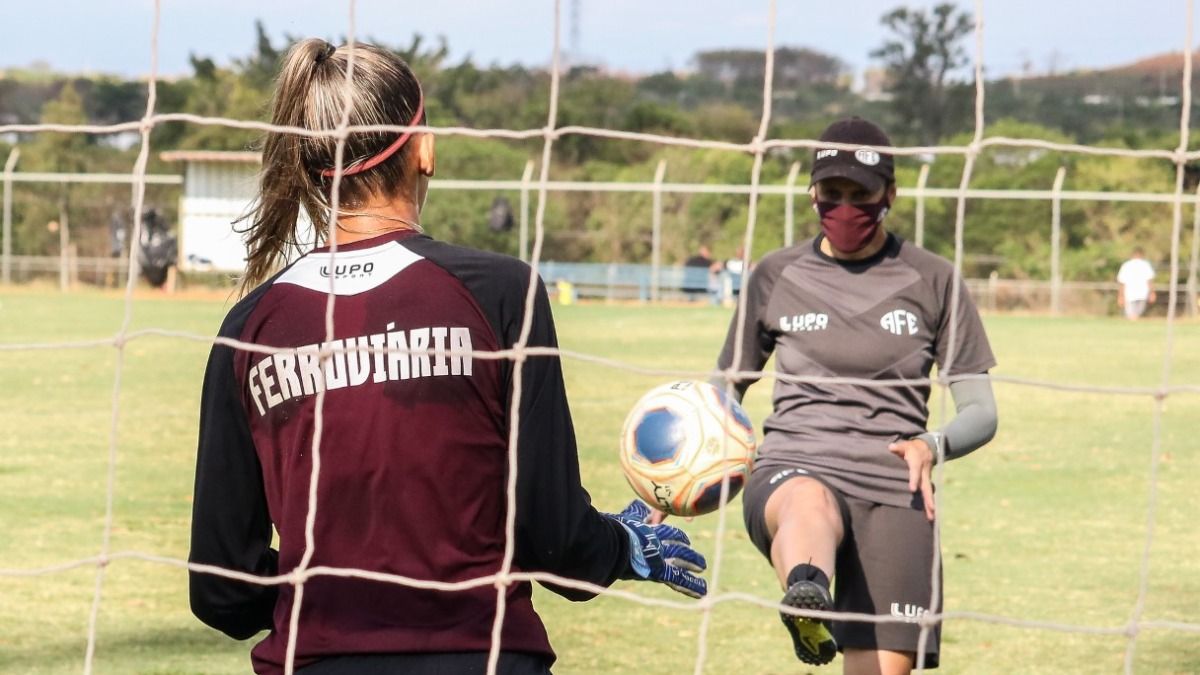 Sub-15 feminino da Ferroviária vai à semifinal do Paulista