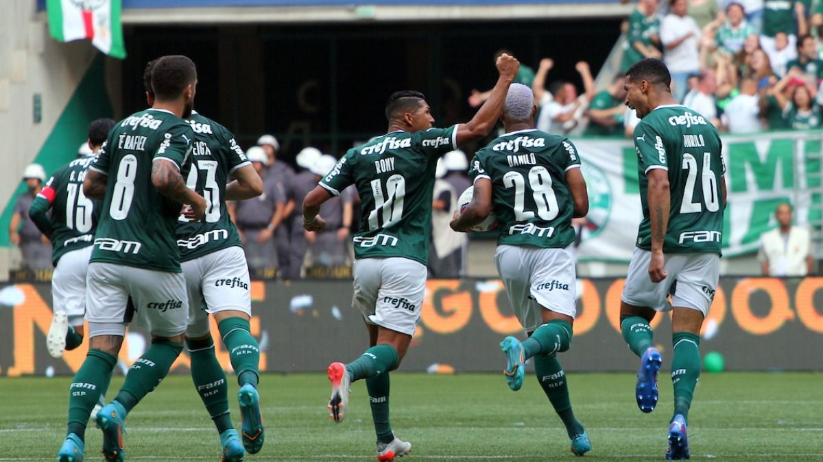 Corinthians atropela Palmeiras com 8 a 0 e vai à final do