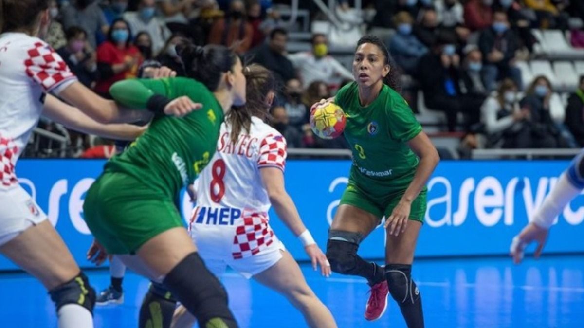 AS ATUAL - Brasileira Duda é eleita a melhor jogadora de handebol do  mundo