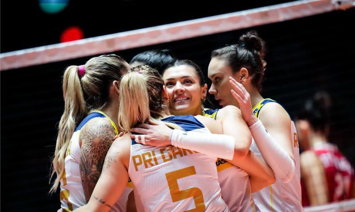 No tie-break, seleção brasileira feminina de vôlei bate o Japão e garante  vaga em Paris