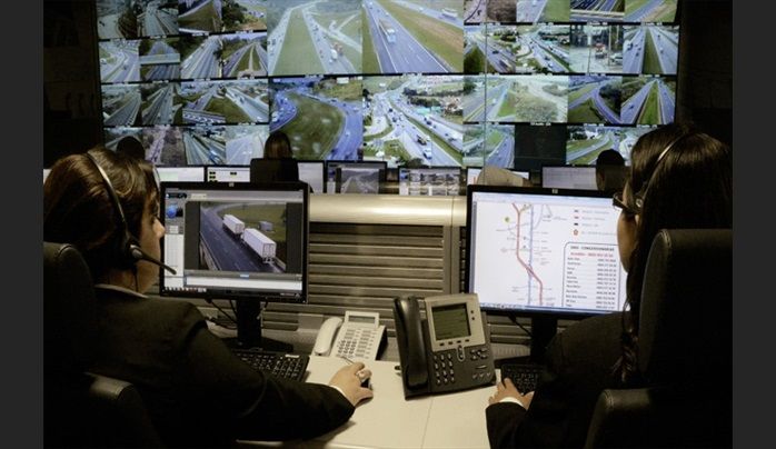 Centro de Controle Operacional (CCO) da CCR AutoBAn monitora o trânsito 24h por meio de110 câmeras (Créditos: CCR Autoban/ Divulgação)