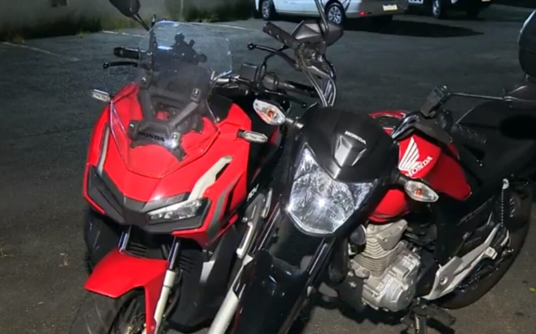 Adolescentes queriam roubar as motos estacionadas no local (Foto: Reprodução/EPTV Campinas)