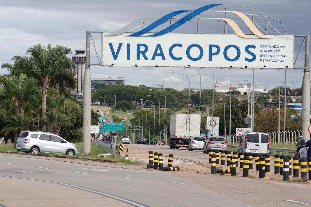 a foto mostra a entrada do aeroporto de Campinas