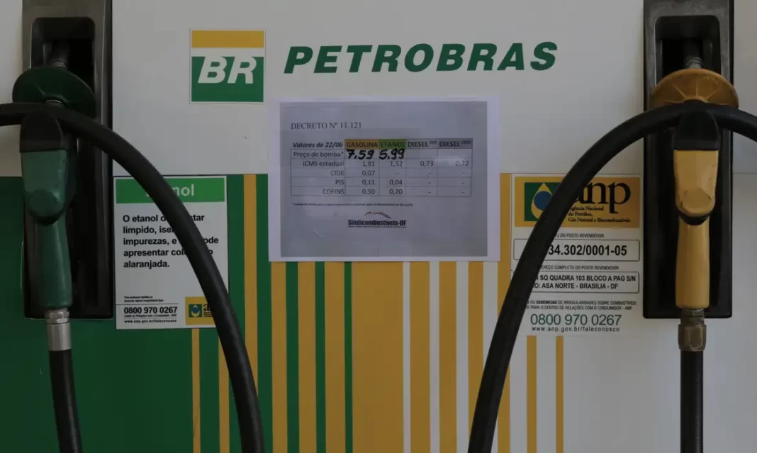 a foto mostra uma bomba de combustível da Petrobras