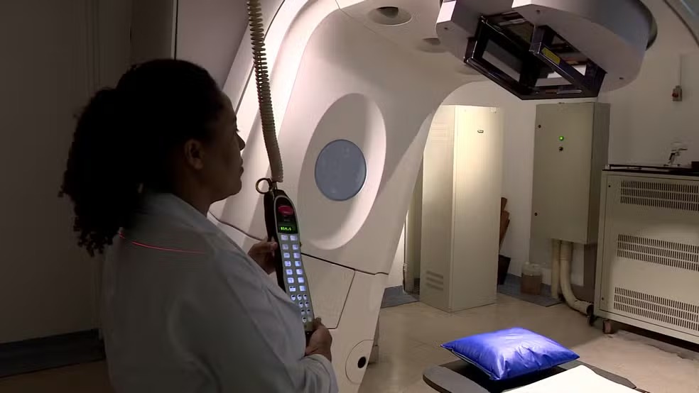 Equipamento de radioterapia é utilizado no cambate a cânceres (Foto: reprodução/ EPTV)
