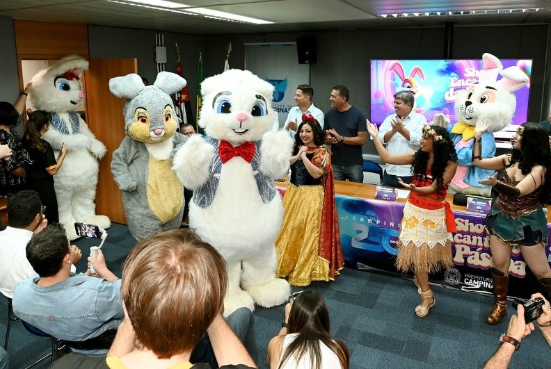 Família de coelhos fará parte do espetáculo “Show Encantado da Páscoa” (Foto: divulgação/ PMC)