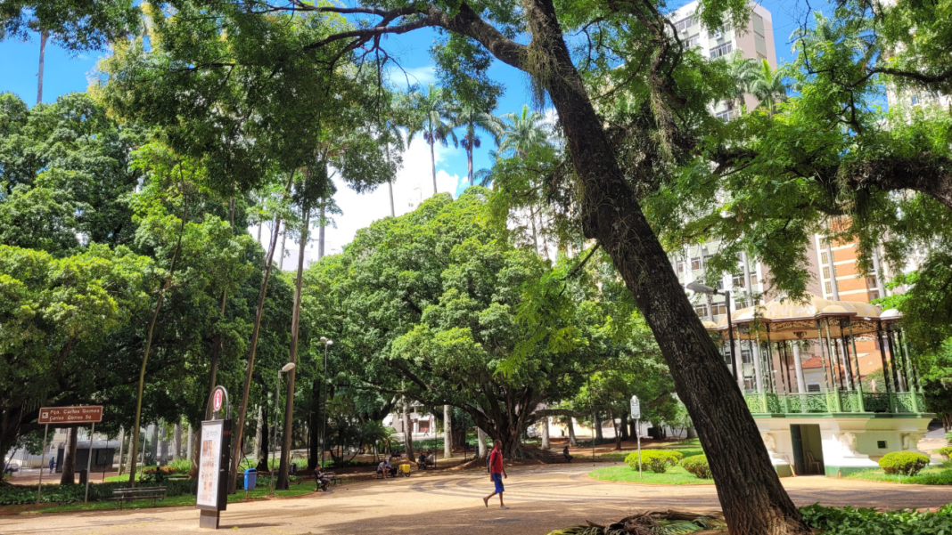 Praça Carlos Gomes tem mais de 100 anos de história no Centro de Campinas