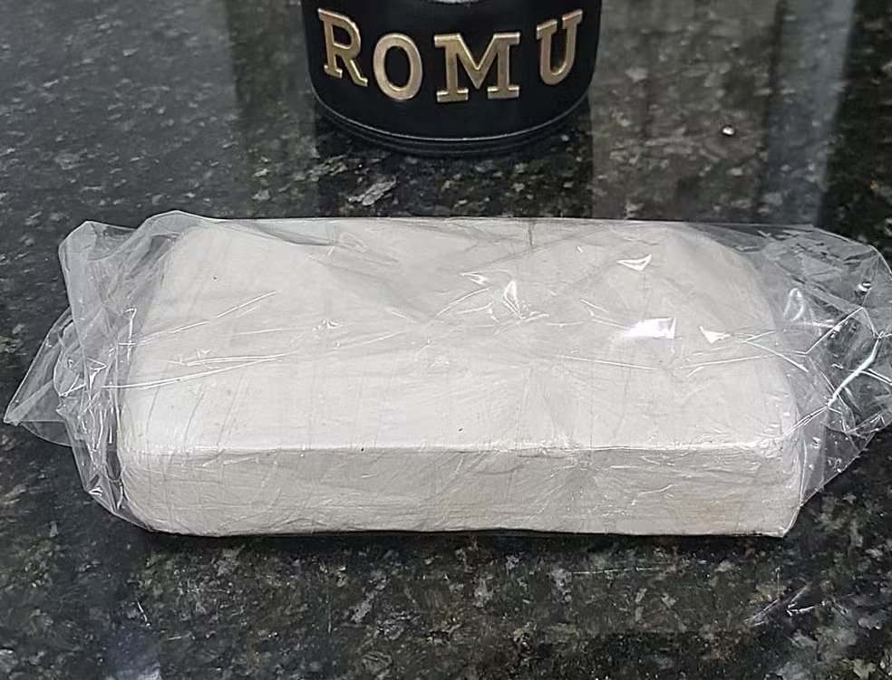 Tijolo de cocaína que foi apreendido pela Guarda (Foto: divulgação)