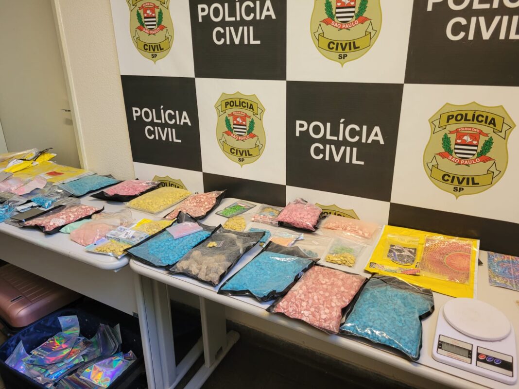 Drogas sintéticas foram apreendidas pela Polícia Civil (Foto: Reprodução/EPTV Campinas)