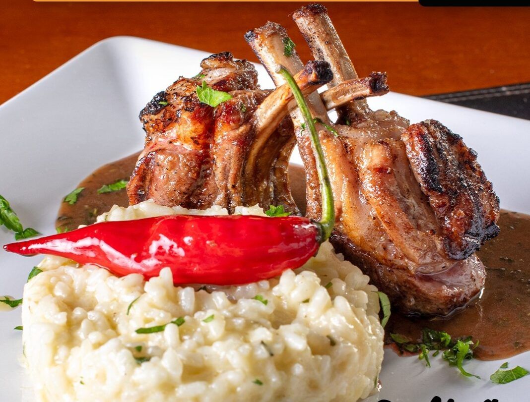 a foto mostra um prato com risoto e carne bovina - Campinas Restaurant Week
