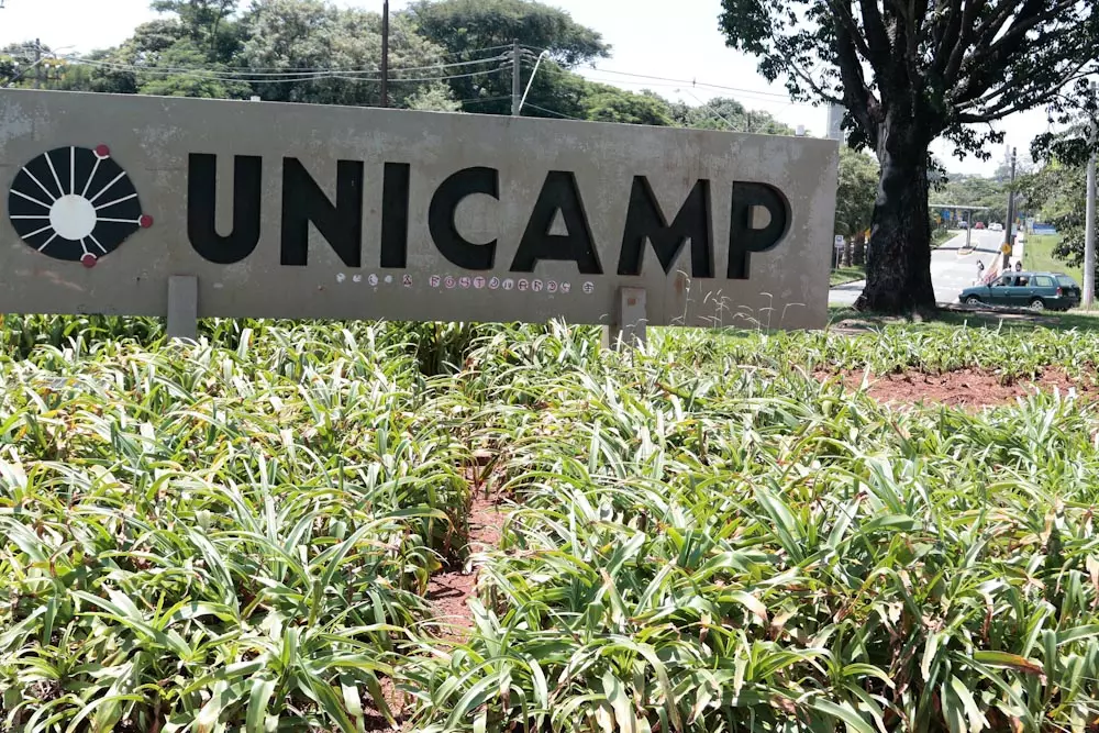 a foto mostra o letreiro da Unicamp