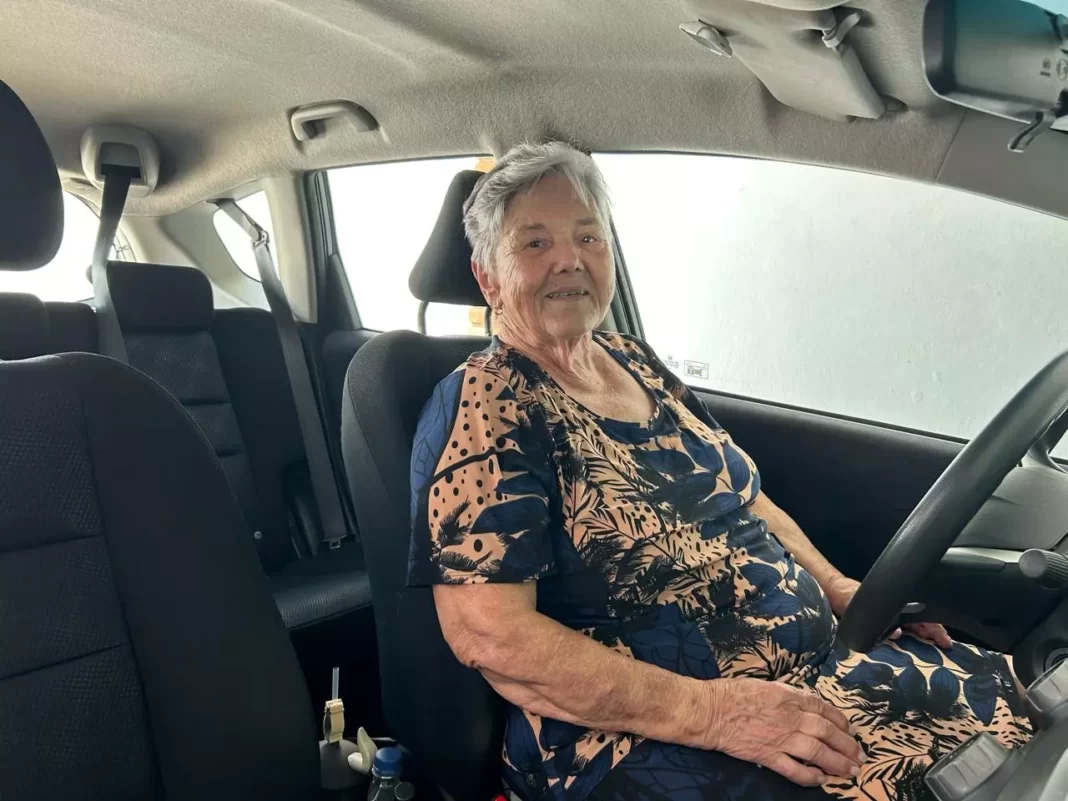 Ivanilde Maria Celeio de Toledo, motorista com mais de 80 anos.