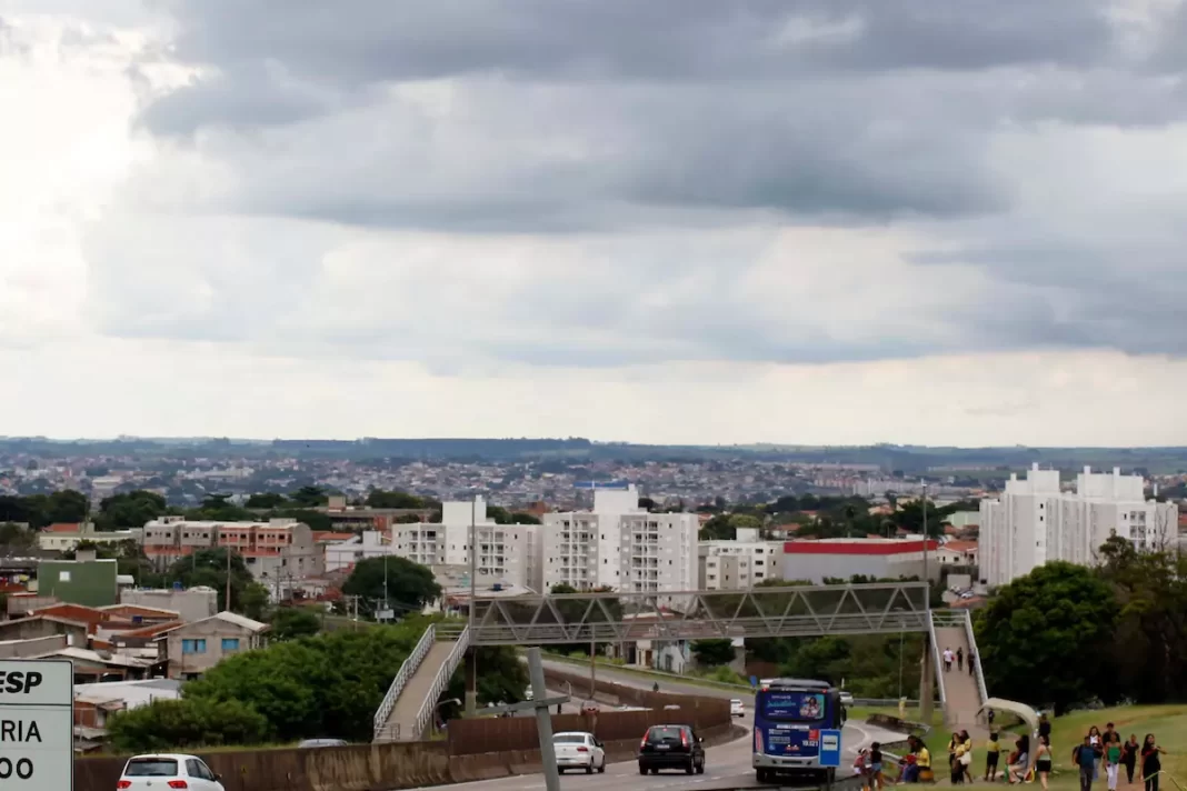 a foto mostra uma vista aérea da cidade de Campinas - condomínios