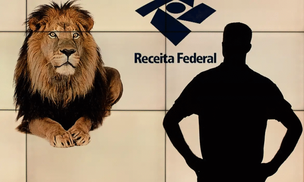 a foto mostra o logo da receita federal com um leão e a sombra de uma pessoa