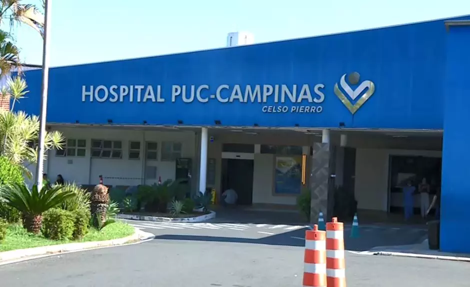 a foto mostra a fachada do Hospital da PUC-Campinas.