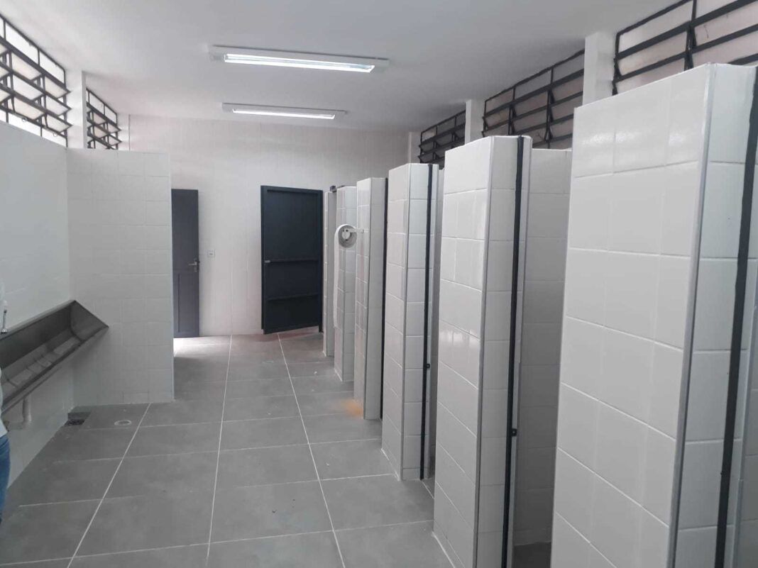Reforma nos banheiros do Mercadão foi executada pela secretaria de Serviços Públicos e incluiu reforço no piso (Foto: PMC)
