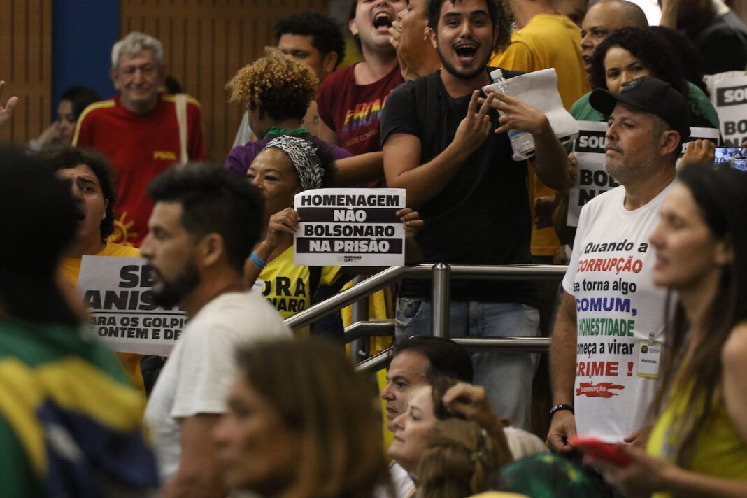 Homenagem a Bolsonaro não foi votada na Câmara hoje (6) porque autor da proposta retirou o pedido de urgência (Foto: Código 19)