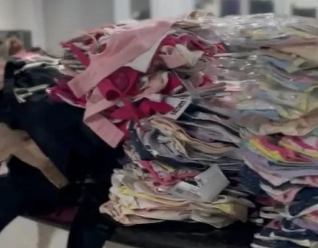 Quadrilha furtou mais de 600 peças de roupas de loja de shopping (Foto: Reprodução/GM de Indaiatuba)