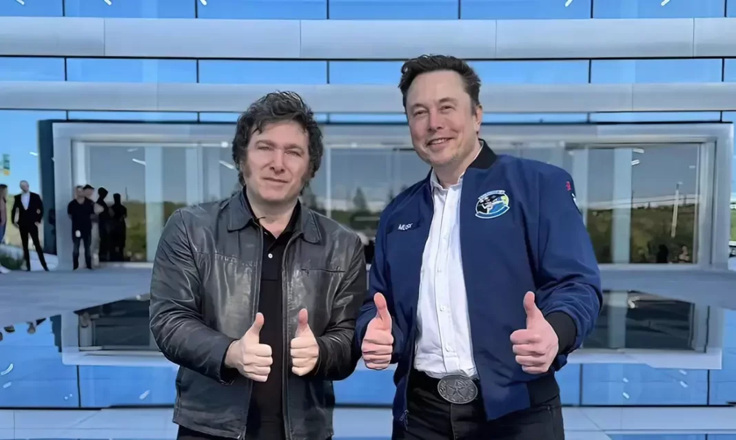 Reunião entre o líder argentino e o magnata ocorreu em uma fábrica da Tesla, a empresa de carros elétricos de Musk, em Austin, Texas (Divulgação/ Elon Musk/ X)