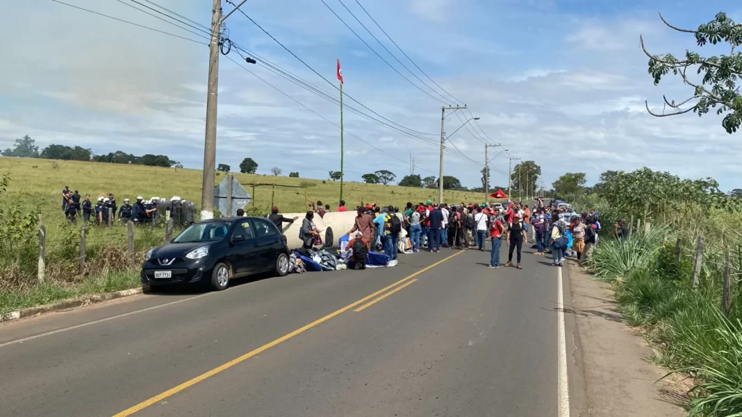 Grupo do MST deixou a área da fazenda após a chegada da GM (Foto: Toninho Oliveira/PMC)