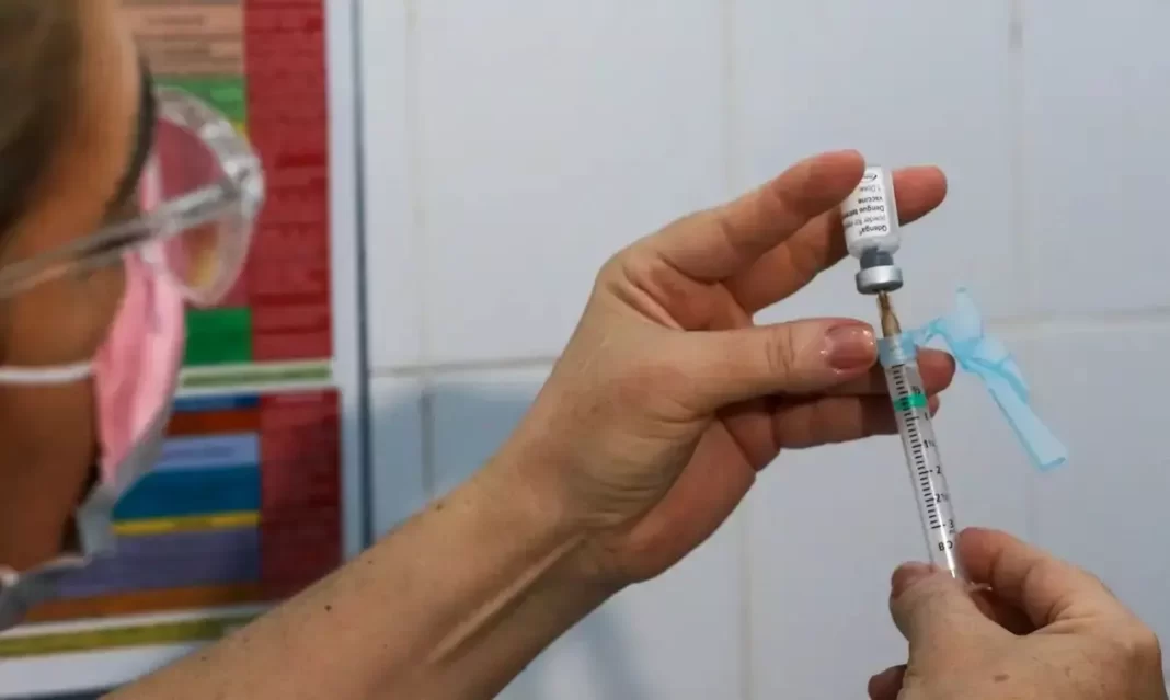 Cidades que já pegaram as doses em Campinas, agilizando o processo, começam a vacinação amanhã (Foto: Fabio Rodrigues-Pozzebom)
