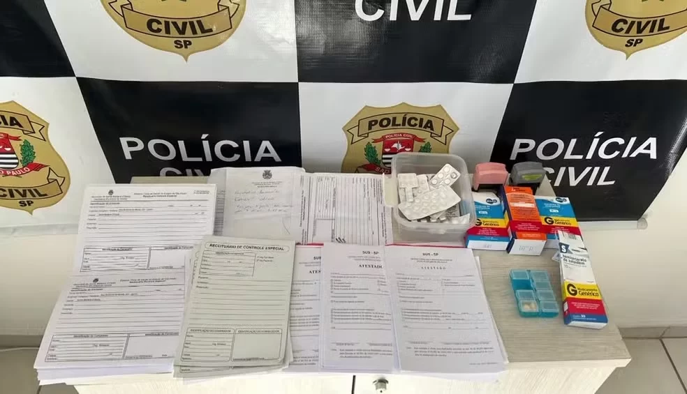 Polícia Civil apreendeu documentos médicos na casa da enfermeira (Foto: reprodução/ EPTV)