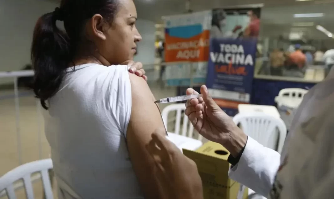 Decisão federal de ampliar a vacinação foi devido à baixa adesão do público-alvo (Foto: Agência Brasil)