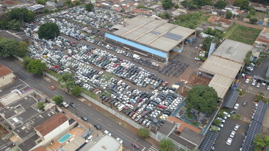 Pátio de veículos apreendidos em Ribeirão Preto