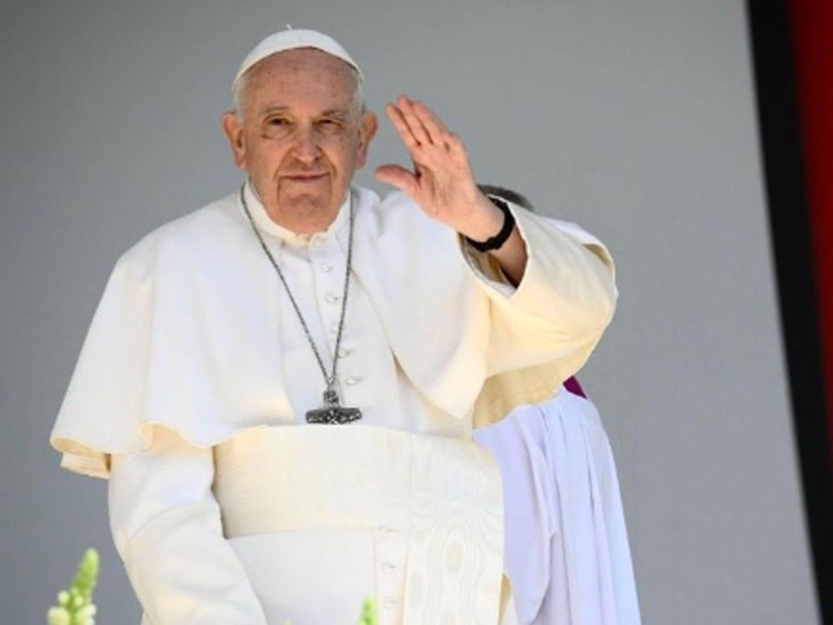 Papa Francisco é internado para passar por cirurgia de emergência