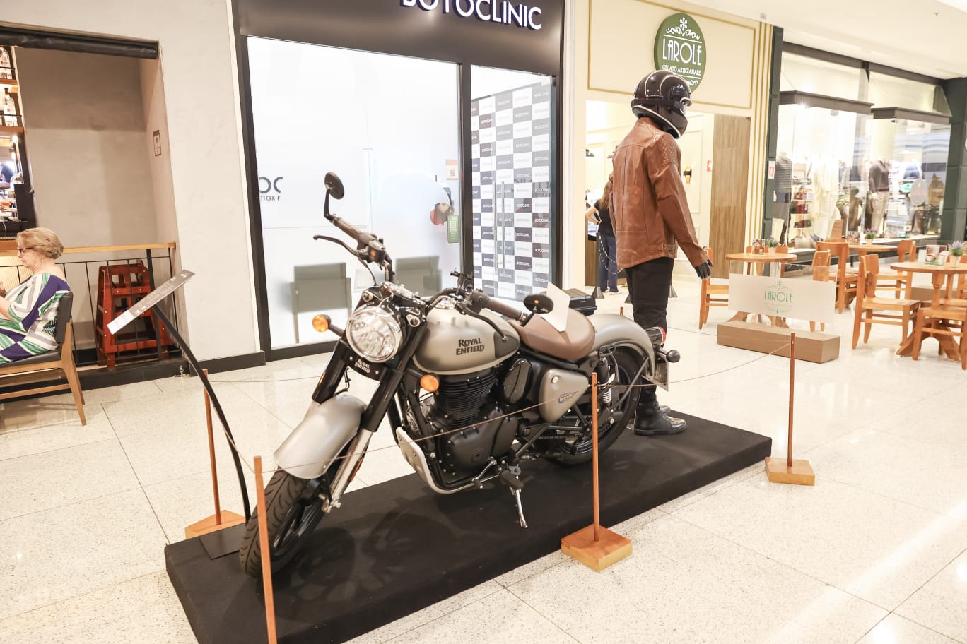 Exposição de motos no Shopping Santa Úrsula