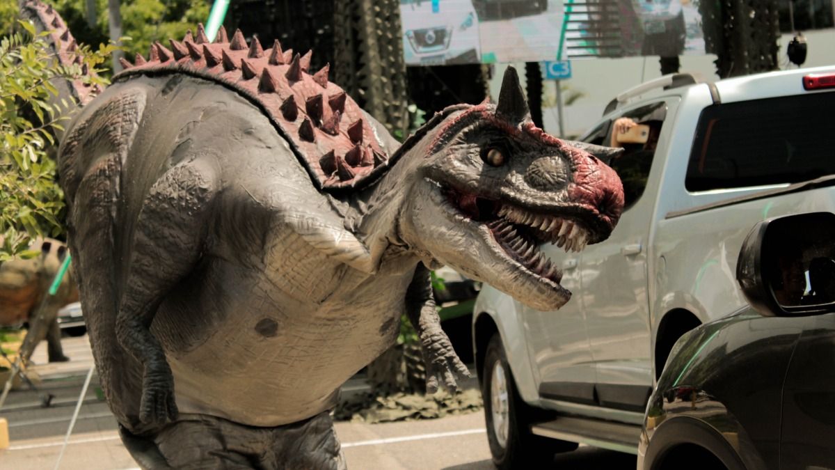 Safári de dinossauros robôs recria 'Jurassic Park' ao ar livre em São Paulo  - 30/09/2020 - Passeios - Guia Folha