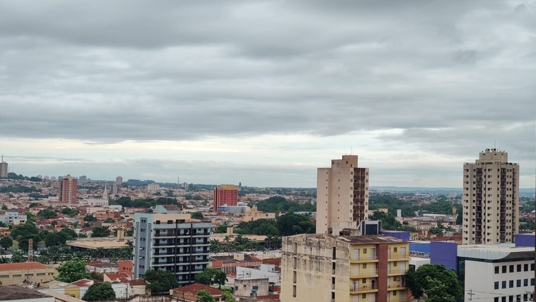 Ribeirão Preto com tempo nublado