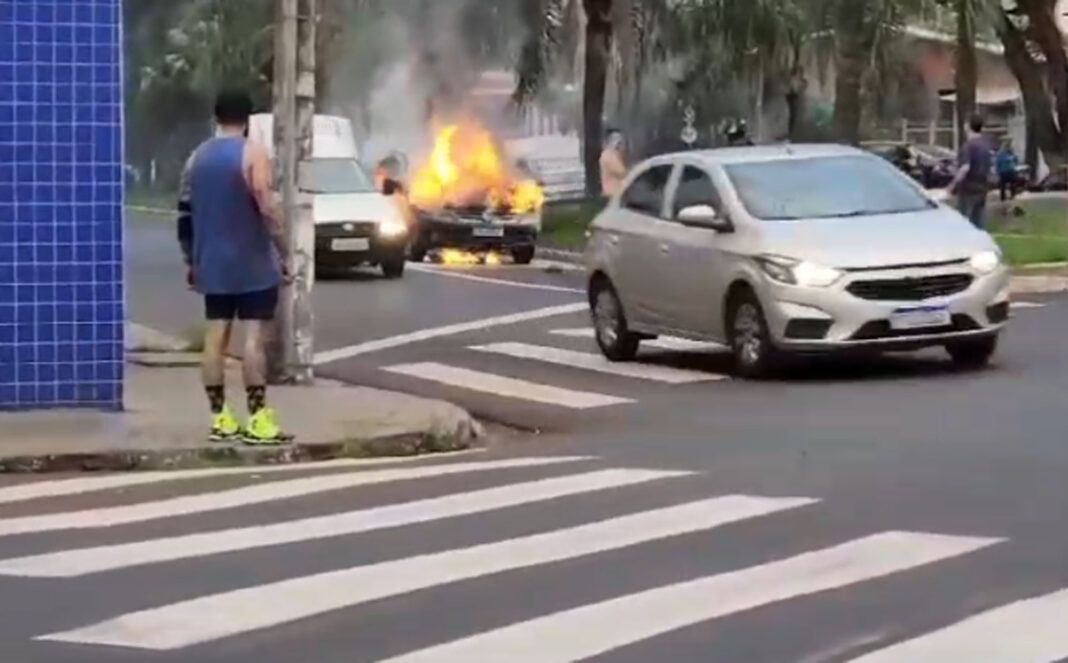 Incêndio em veíuculo em Ribeirão Preto