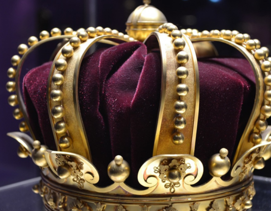 Coroa que simboliza a monarquia europeia
