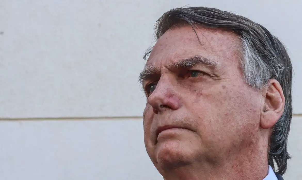 qual é a investigação da PF contra Jair Bolsonaro