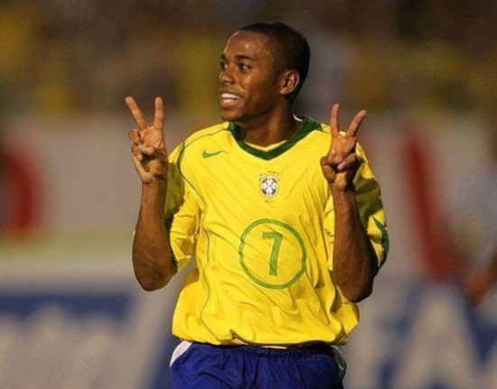 Ex-Jogador Robinho com a Camisa da seleção brasileira (Foto: Redes Sociais)