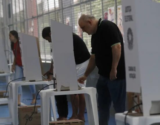 eleitores, cabine eleitoral, votação