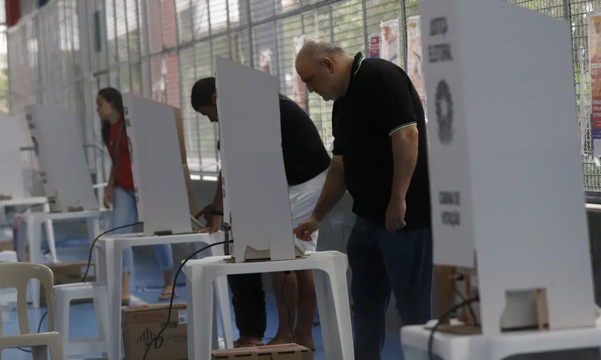 eleitores, cabine eleitoral, votação