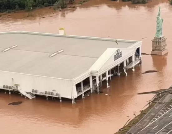 Loja da Havan tomada pela água da enchente no Rio Grande do Sul