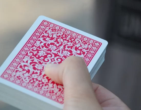 Jogo de cartas é popular em todo o mundo e muitos tentam descobrir em qual país ele foi criado