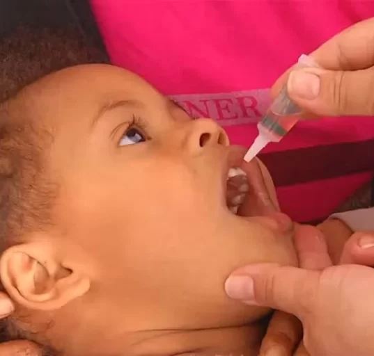 criança, imunizante, gotas, polio, vacina